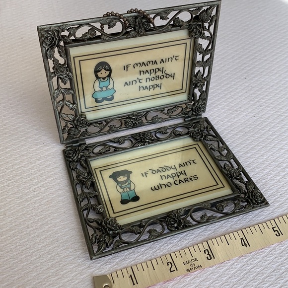 Fun placards - making fun of daddy 😝 - Picture 3 of 6